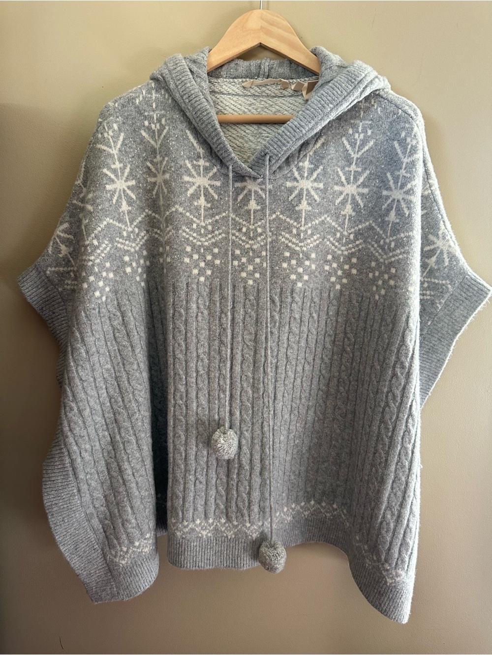 Soft Surroundings Gray Snowflake Fair Isle Cable Knit Hooded Poncho O/S
